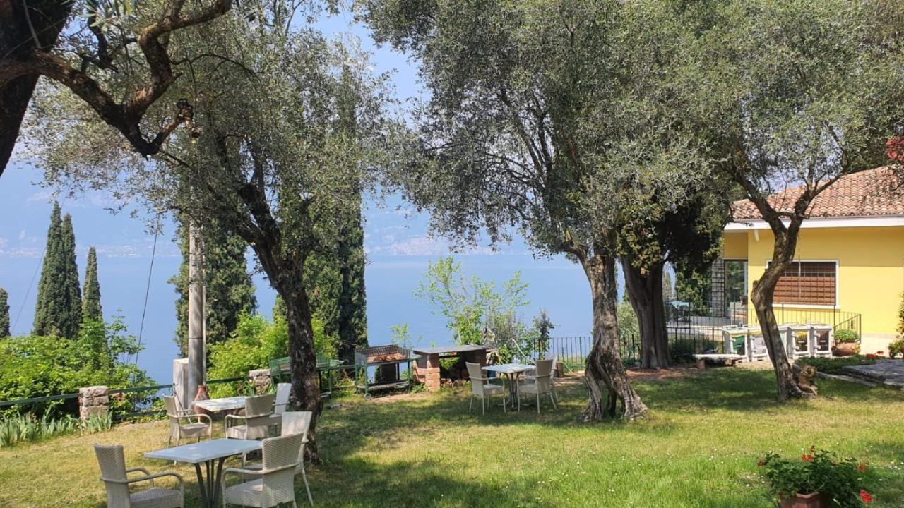 Wonderful Lake View Apartments With Pool With Breakfast Gardasee Torri Del Benaco Exterior photo