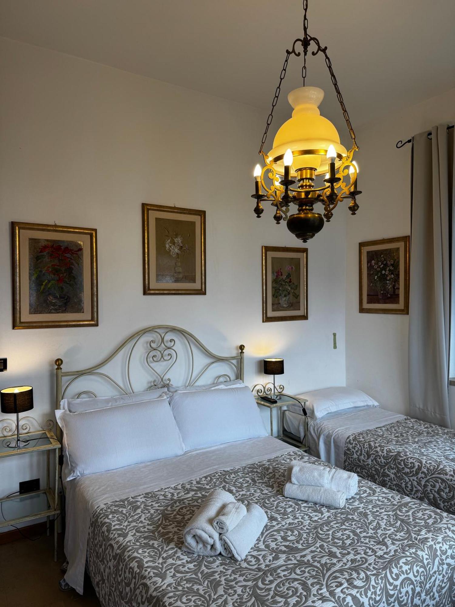 Wonderful Lake View Apartments With Pool With Breakfast Gardasee Torri Del Benaco Exterior photo
