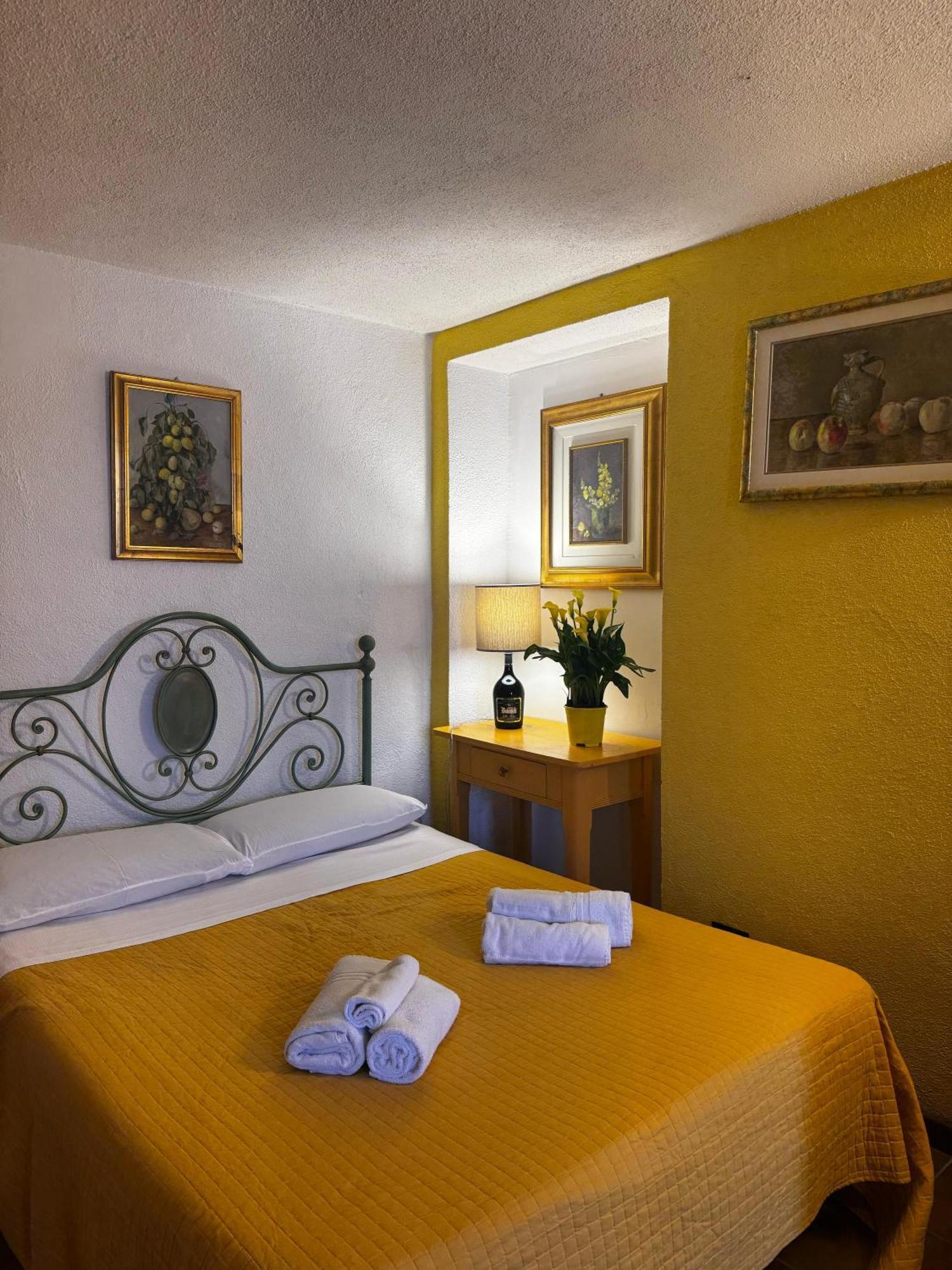 Wonderful Lake View Apartments With Pool With Breakfast Gardasee Torri Del Benaco Exterior photo