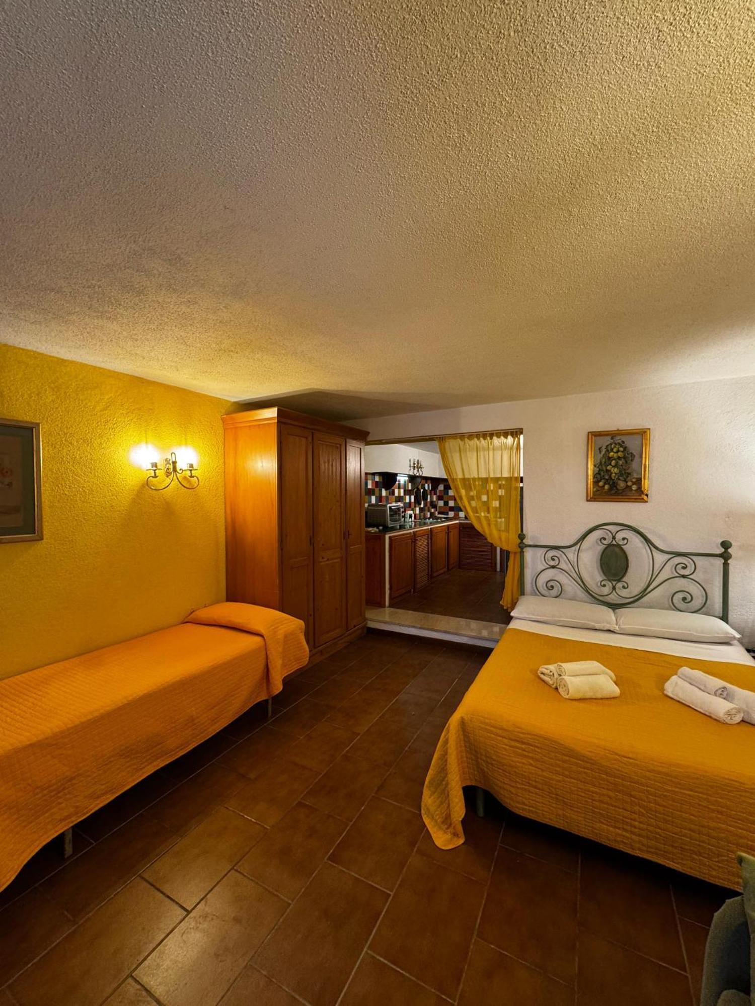 Wonderful Lake View Apartments With Pool With Breakfast Gardasee Torri Del Benaco Exterior photo