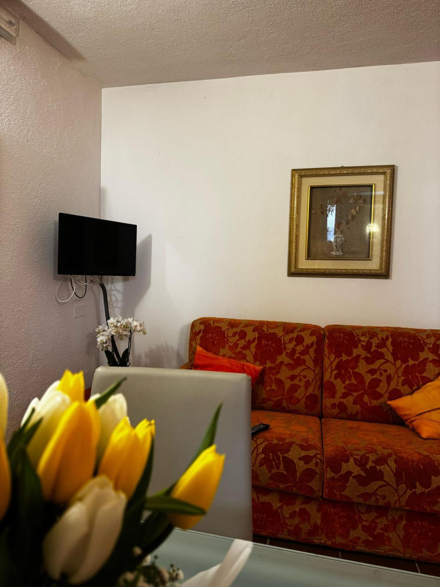 Wonderful Lake View Apartments With Pool With Breakfast Gardasee Torri Del Benaco Exterior photo