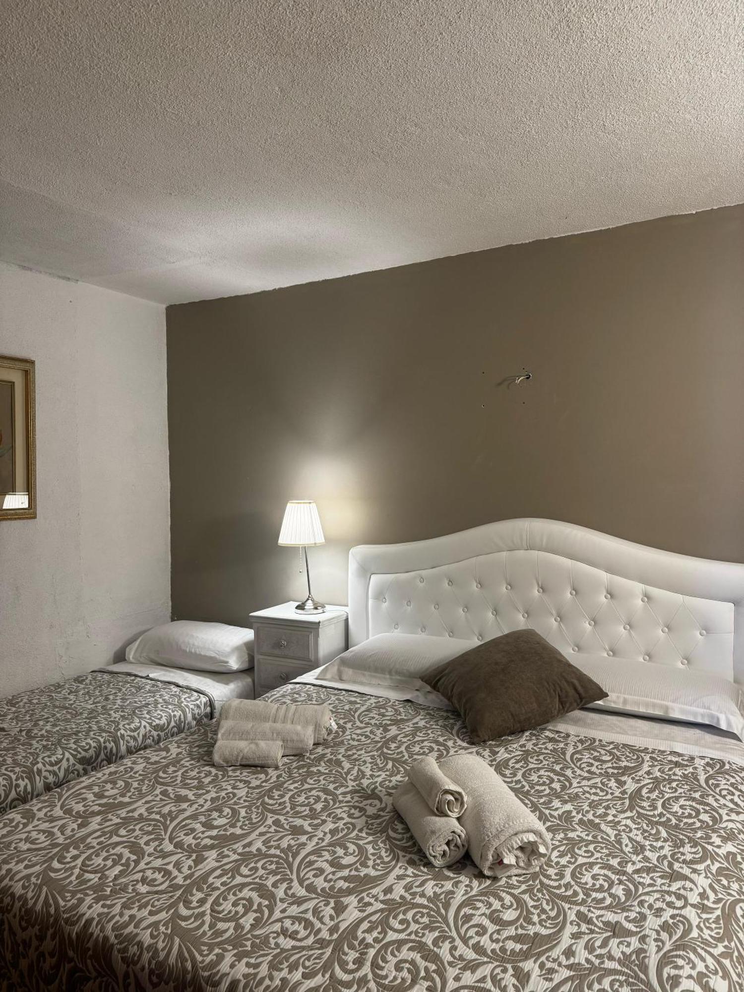 Wonderful Lake View Apartments With Pool With Breakfast Gardasee Torri Del Benaco Exterior photo