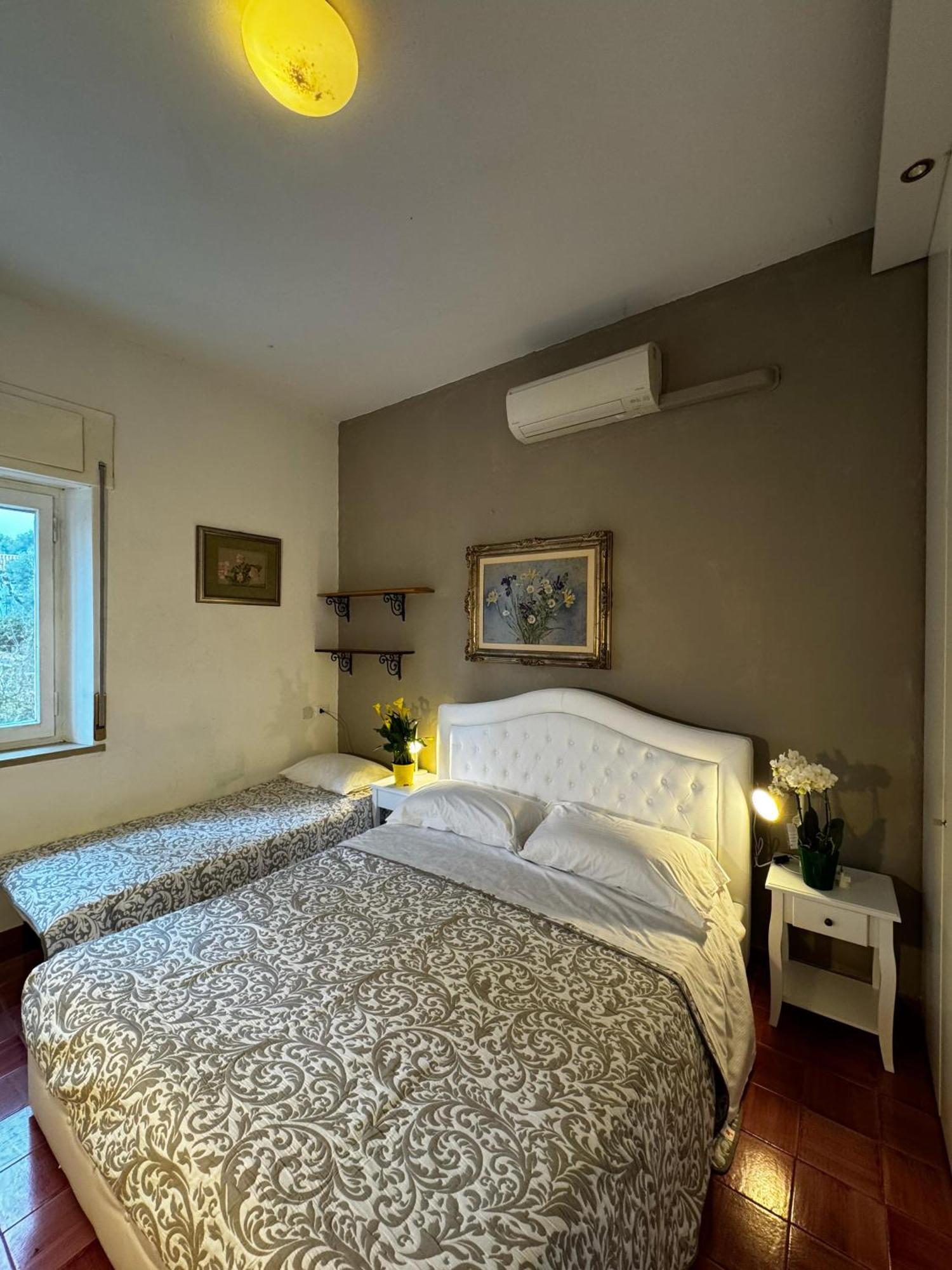 Wonderful Lake View Apartments With Pool With Breakfast Gardasee Torri Del Benaco Exterior photo