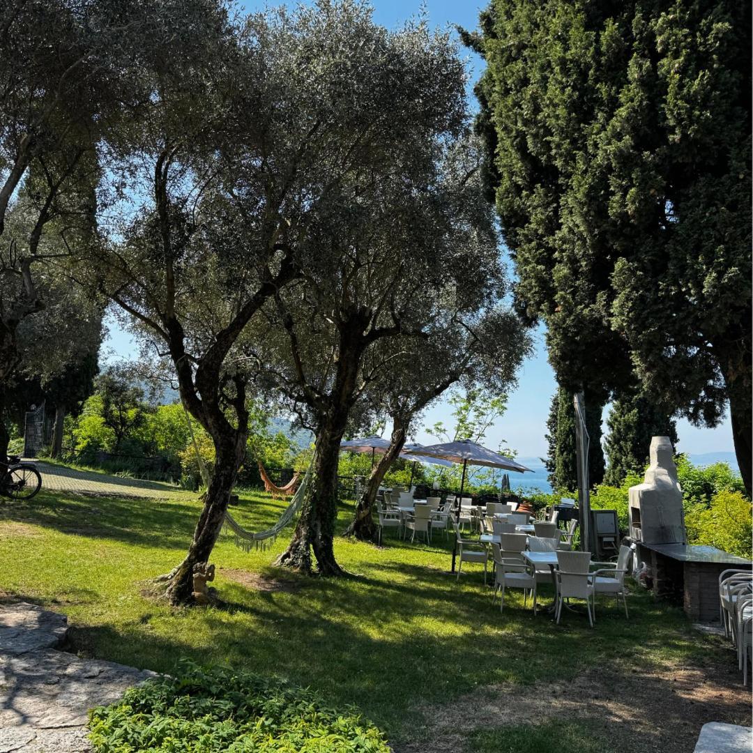 Wonderful Lake View Apartments With Pool With Breakfast Gardasee Torri Del Benaco Exterior photo