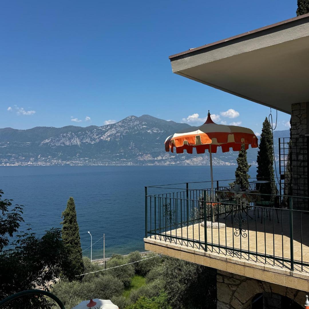 Wonderful Lake View Apartments With Pool With Breakfast Gardasee Torri Del Benaco Exterior photo